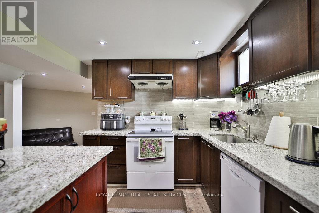 44 Game Creek Crescent, Brampton (Northwest Sandalwood Parkway), Ontario  L7A 0K3 - Photo 33 - W12482390