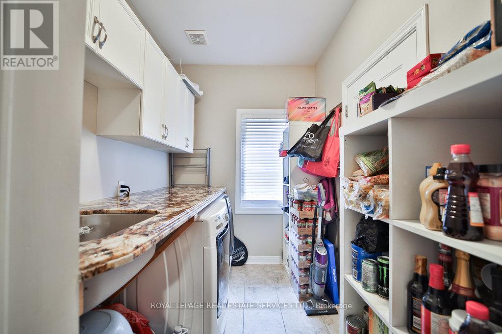 44 Game Creek Crescent, Brampton (Northwest Sandalwood Parkway), Ontario  L7A 0K3 - Photo 38 - W12482390