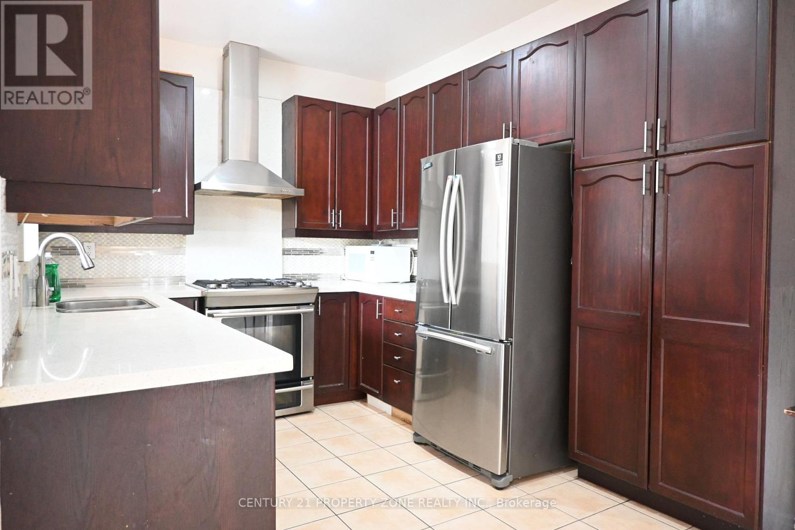 39 Harbourtown Crescent, Brampton, Ontario  L6V 4P4 - Photo 10 - W12482400