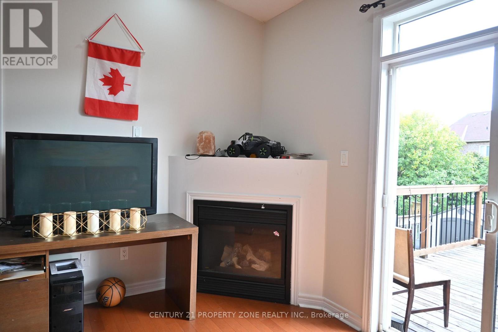 39 Harbourtown Crescent, Brampton, Ontario  L6V 4P4 - Photo 12 - W12482400