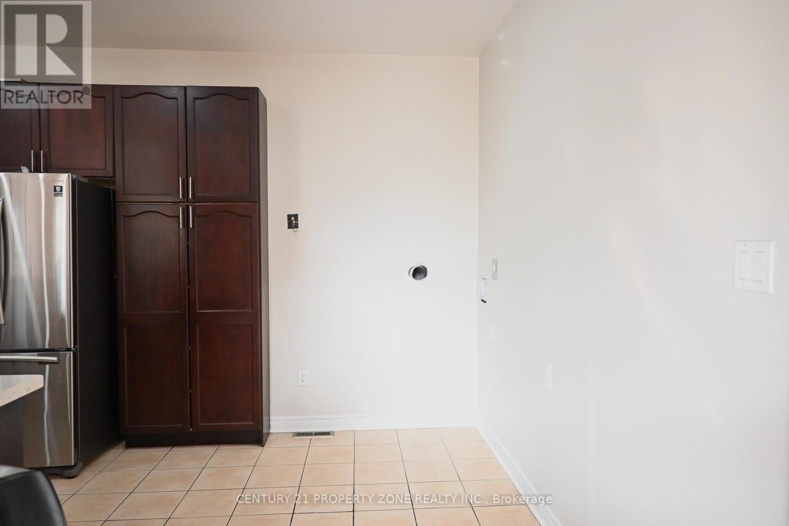 39 Harbourtown Crescent, Brampton, Ontario  L6V 4P4 - Photo 17 - W12482400