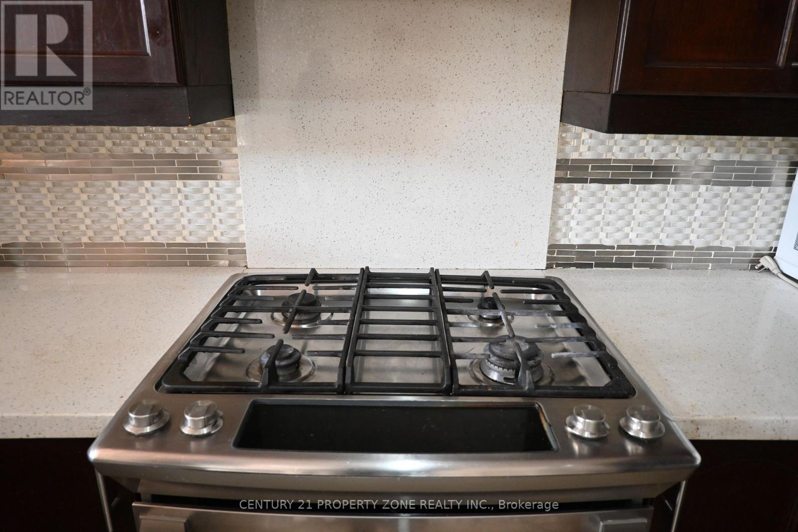 39 Harbourtown Crescent, Brampton, Ontario  L6V 4P4 - Photo 18 - W12482400