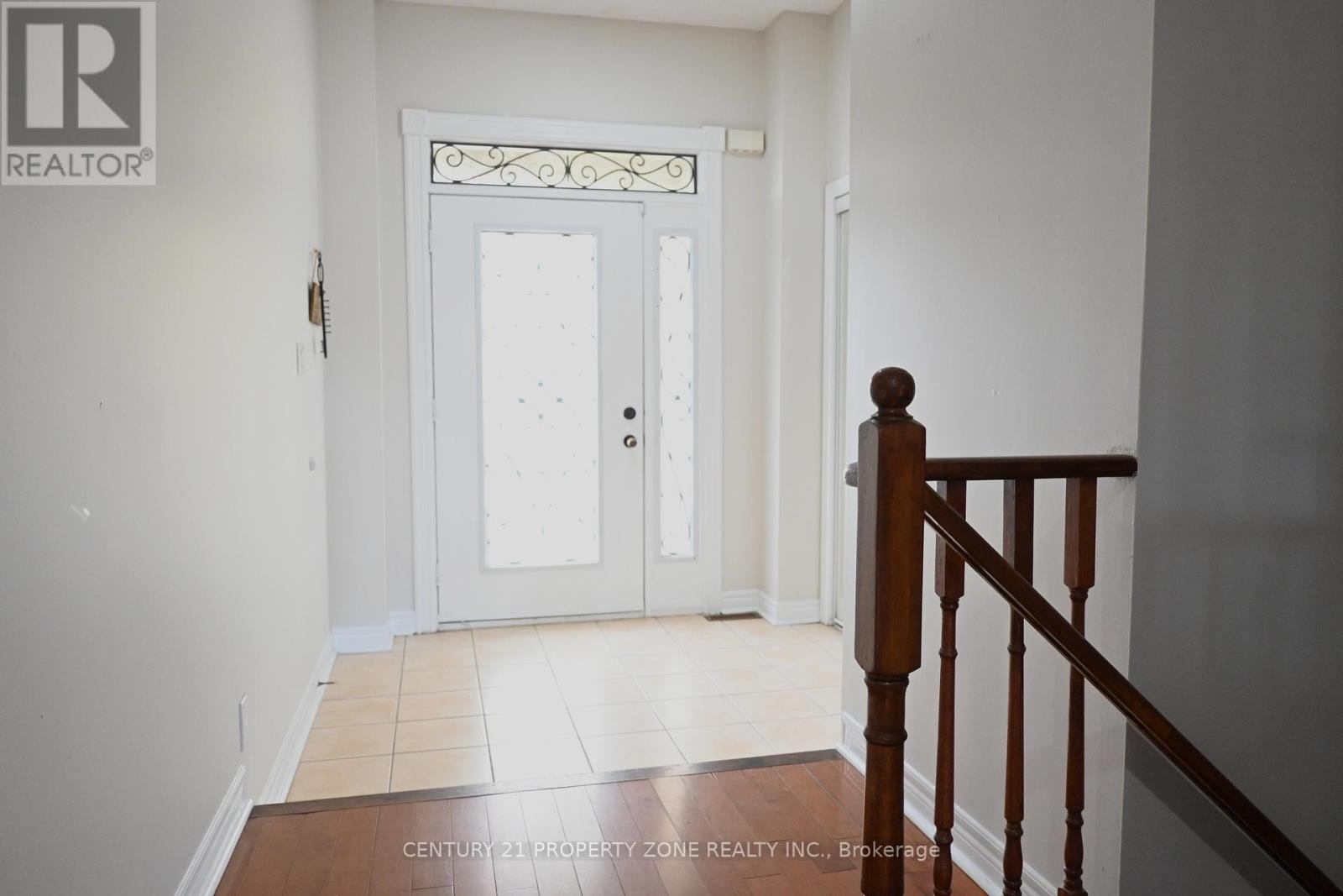39 Harbourtown Crescent, Brampton, Ontario  L6V 4P4 - Photo 3 - W12482400