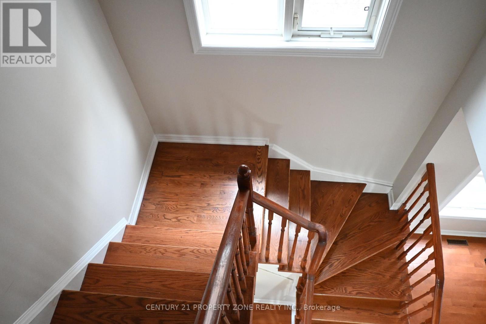 39 Harbourtown Crescent, Brampton, Ontario  L6V 4P4 - Photo 5 - W12482400