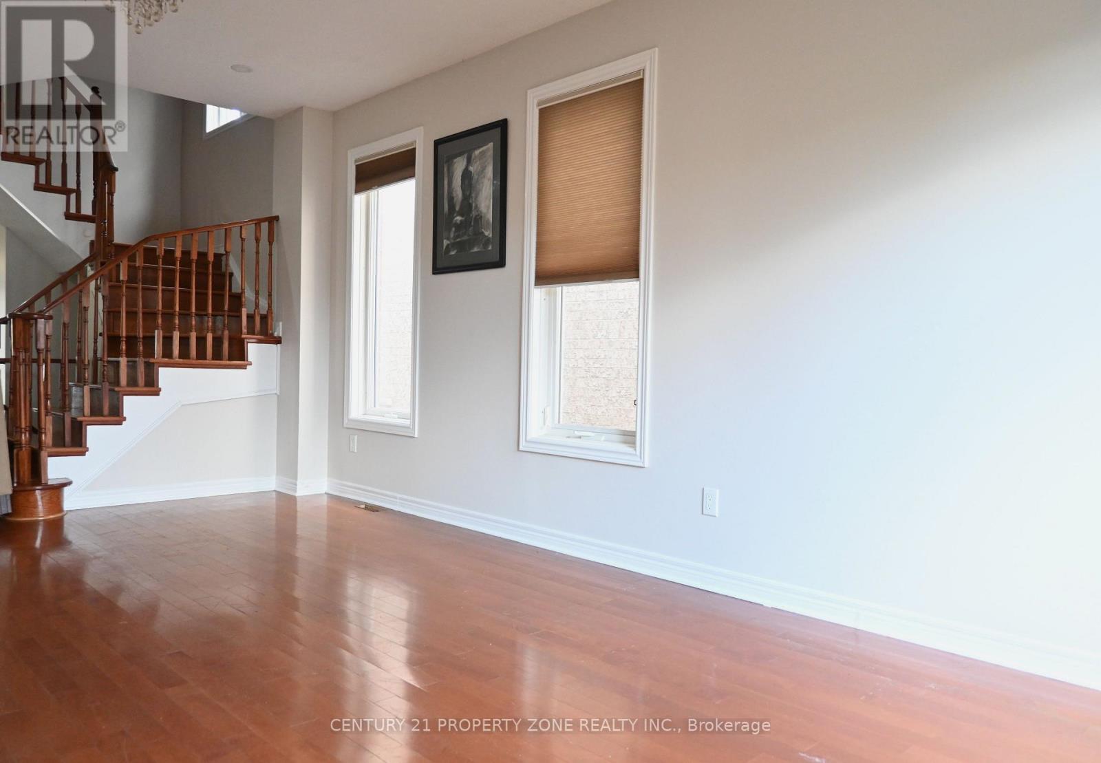 39 Harbourtown Crescent, Brampton, Ontario  L6V 4P4 - Photo 6 - W12482400