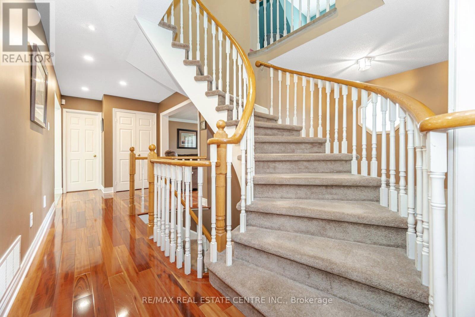 10 Bluebird Court, Brampton, Ontario  L6Z 3K9 - Photo 33 - W12482402