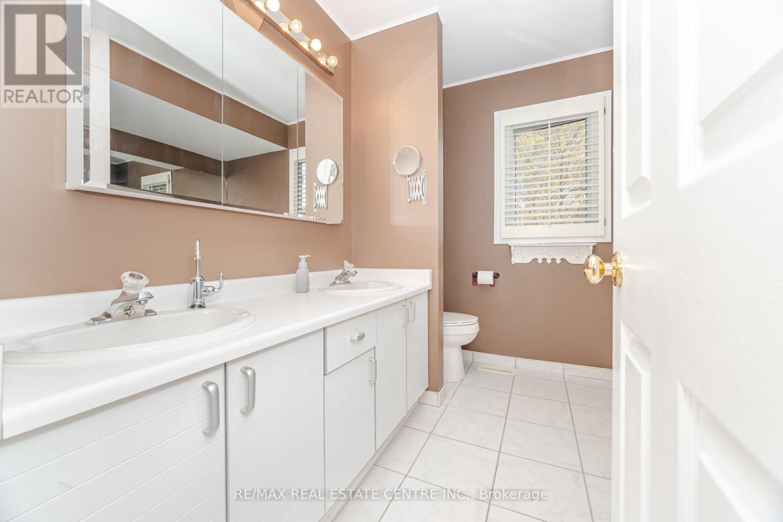 10 Bluebird Court, Brampton, Ontario  L6Z 3K9 - Photo 36 - W12482402