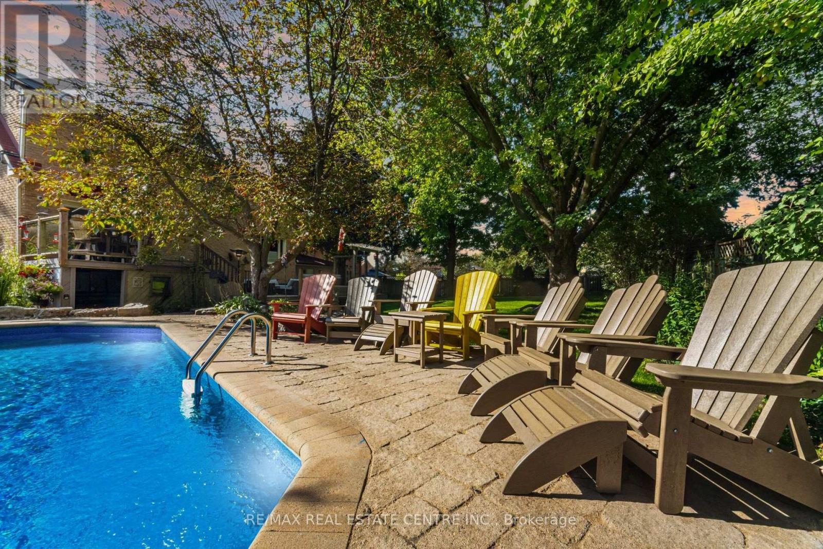10 Bluebird Court, Brampton, Ontario  L6Z 3K9 - Photo 4 - W12482402