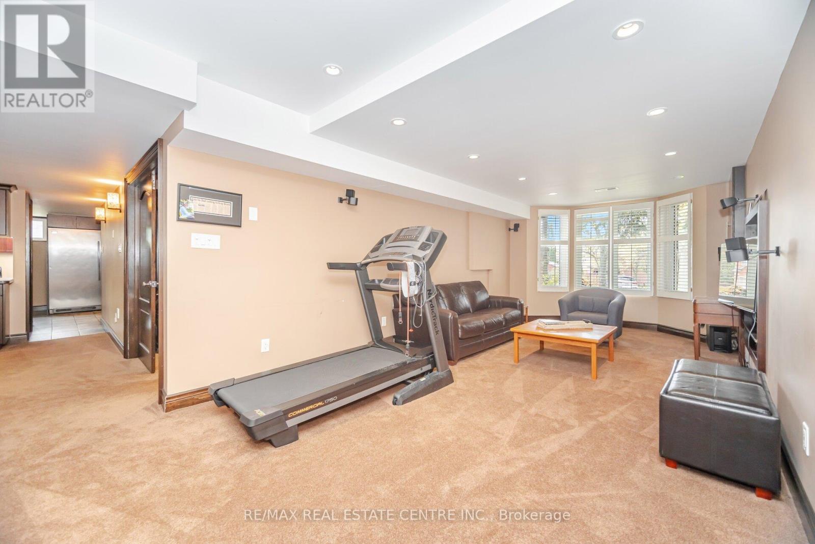 10 Bluebird Court, Brampton, Ontario  L6Z 3K9 - Photo 44 - W12482402