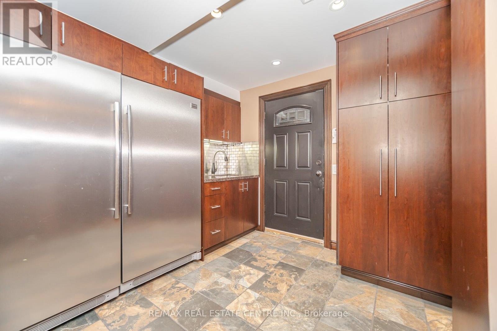 10 Bluebird Court, Brampton, Ontario  L6Z 3K9 - Photo 47 - W12482402