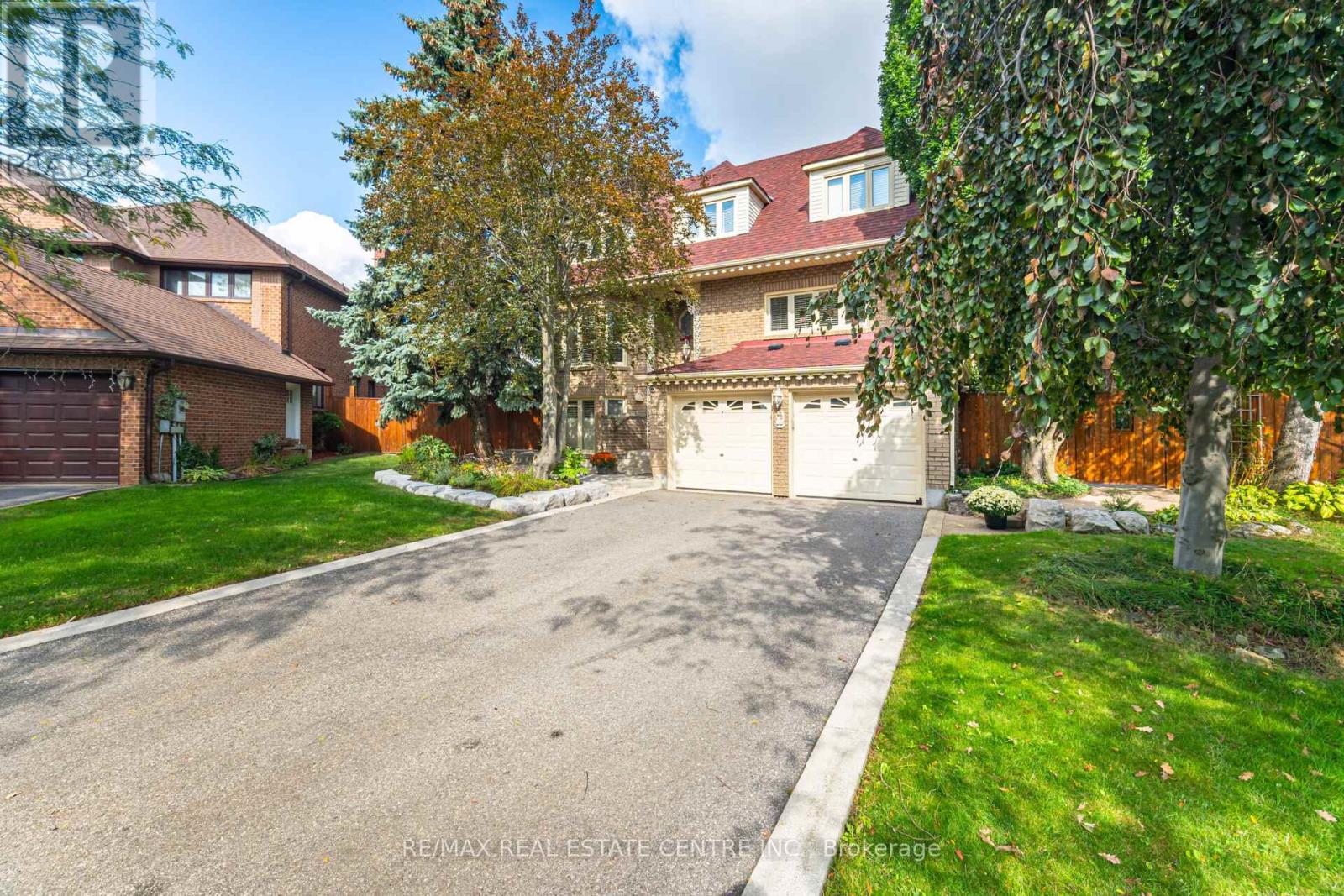 10 Bluebird Court, Brampton, Ontario  L6Z 3K9 - Photo 7 - W12482402