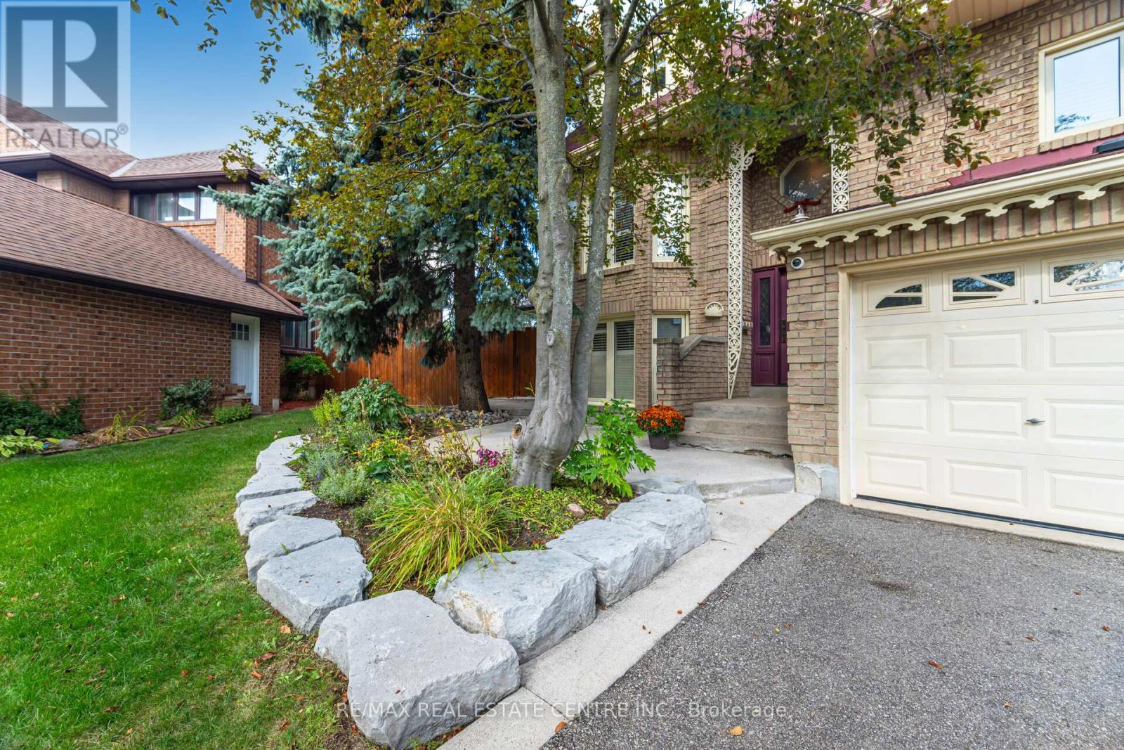 10 Bluebird Court, Brampton, Ontario  L6Z 3K9 - Photo 8 - W12482402
