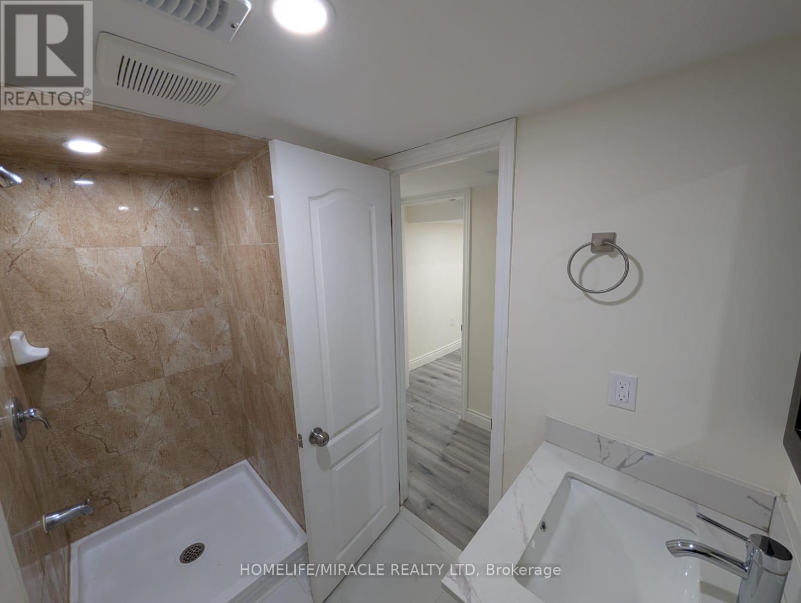 37 Calm Waters Crescent, Brampton, Ontario  L6V 4R9 - Photo 7 - W12482406