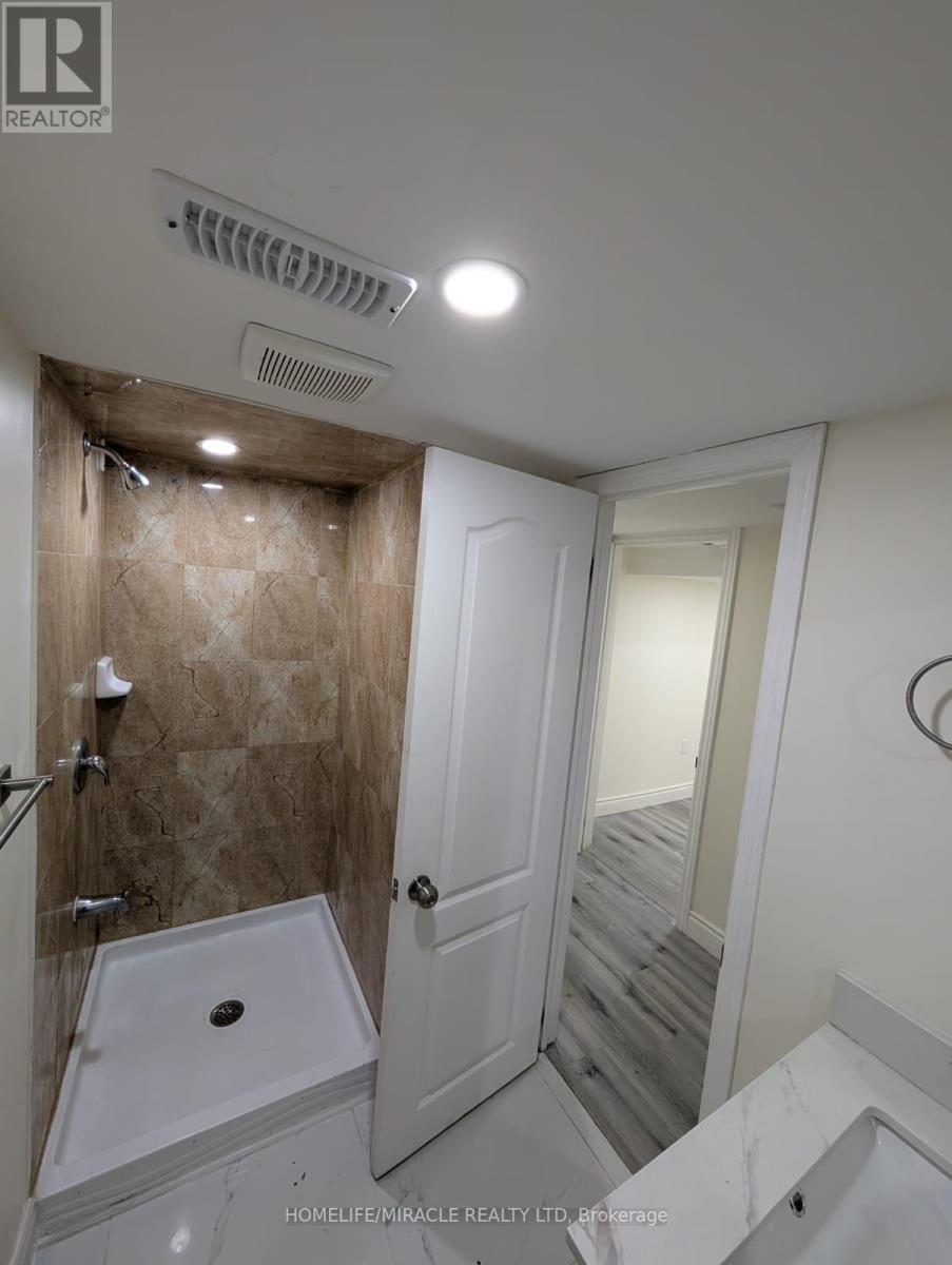 37 Calm Waters Crescent, Brampton, Ontario  L6V 4R9 - Photo 9 - W12482406