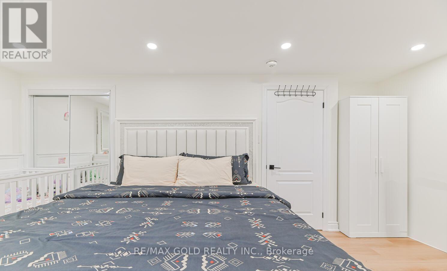 81 Drake Boulevard, Brampton, Ontario  L6T 3L2 - Photo 17 - W12482409