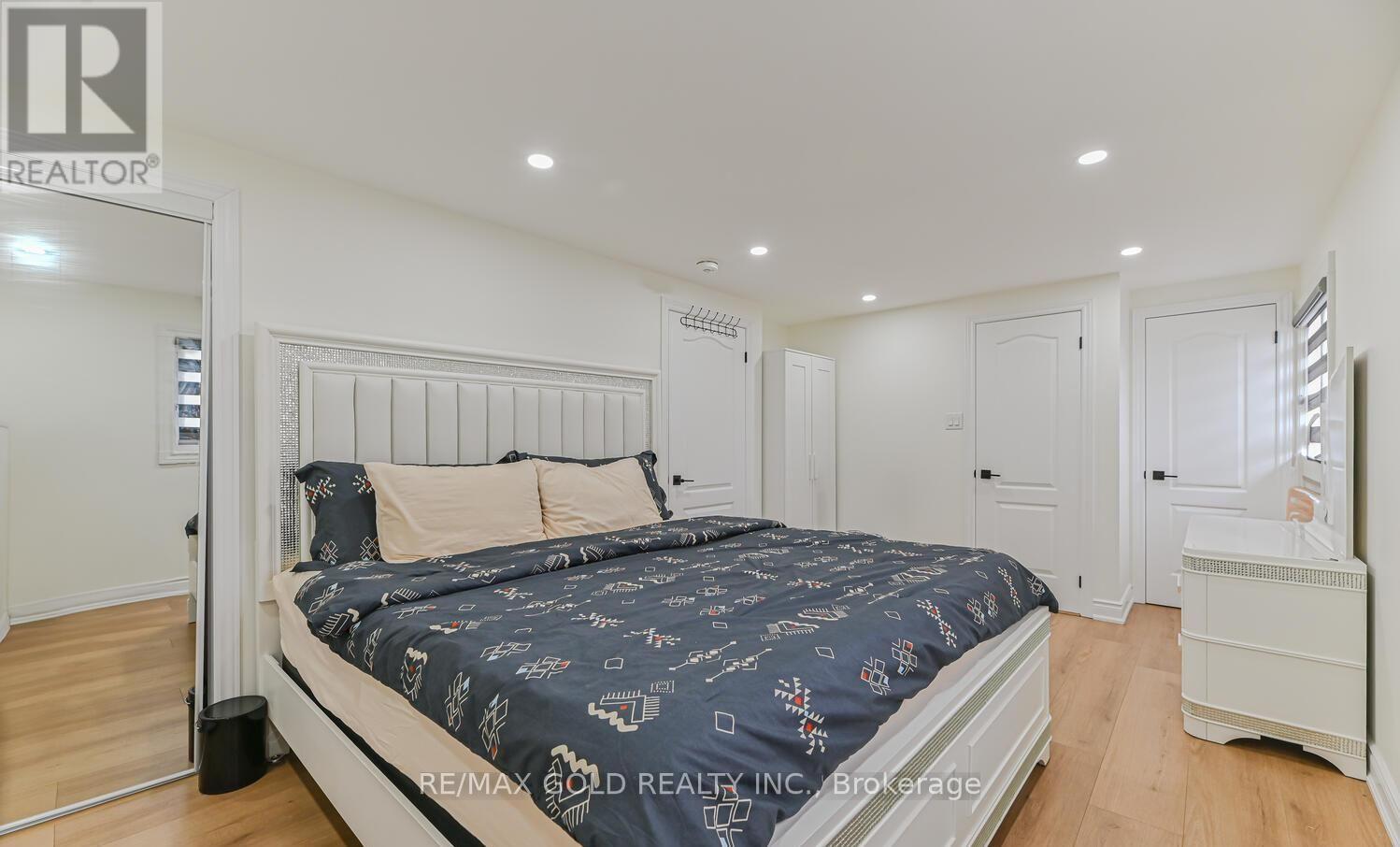81 Drake Boulevard, Brampton, Ontario  L6T 3L2 - Photo 18 - W12482409