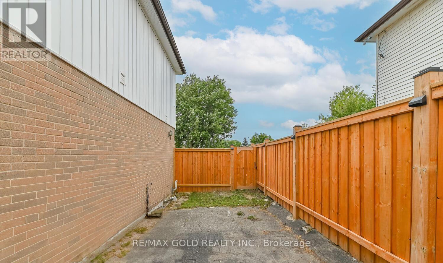 81 Drake Boulevard, Brampton, Ontario  L6T 3L2 - Photo 33 - W12482409