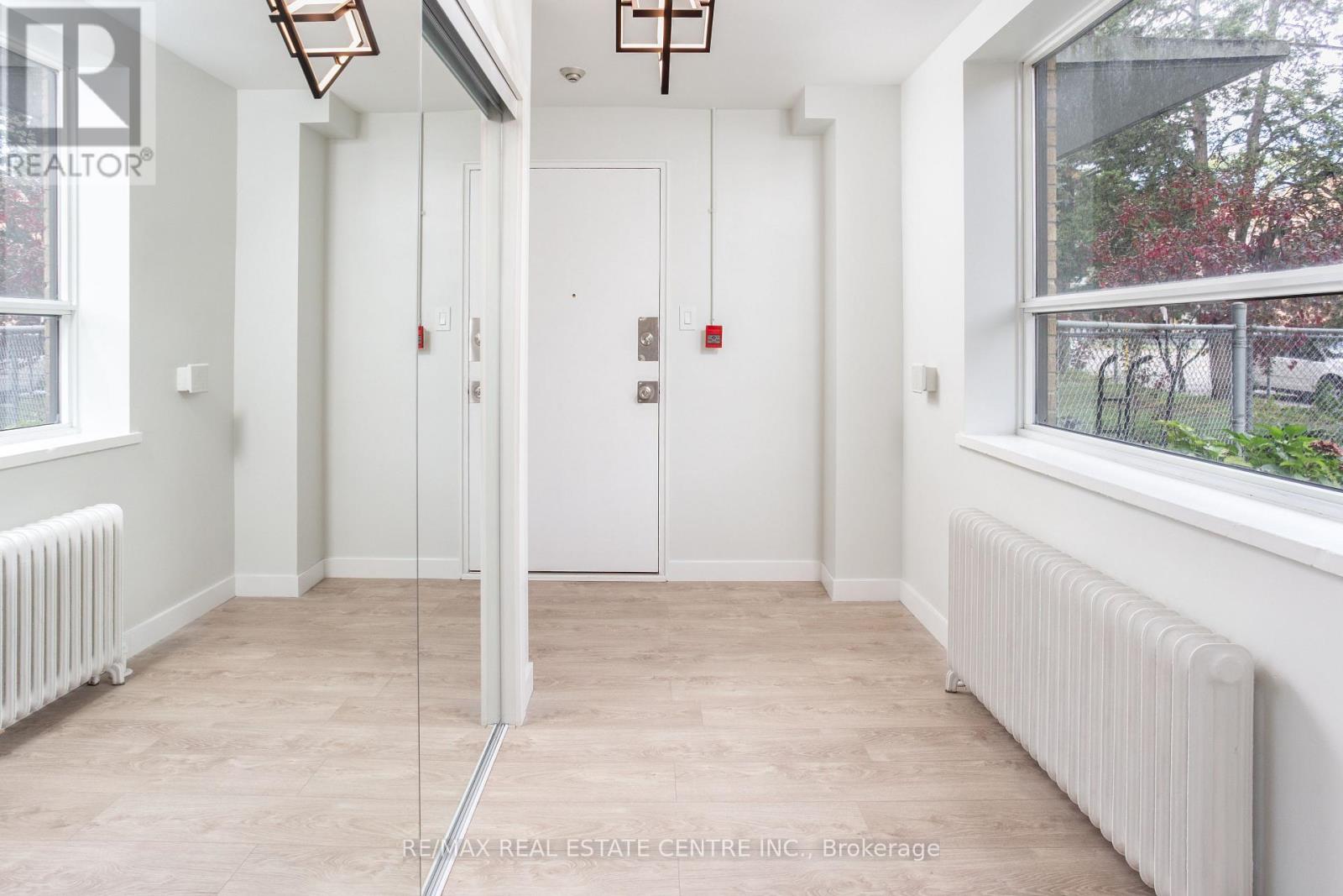 205 - 5 Hill Heights Road E, Toronto, Ontario  M8Y 1Y9 - Photo 10 - W12482411