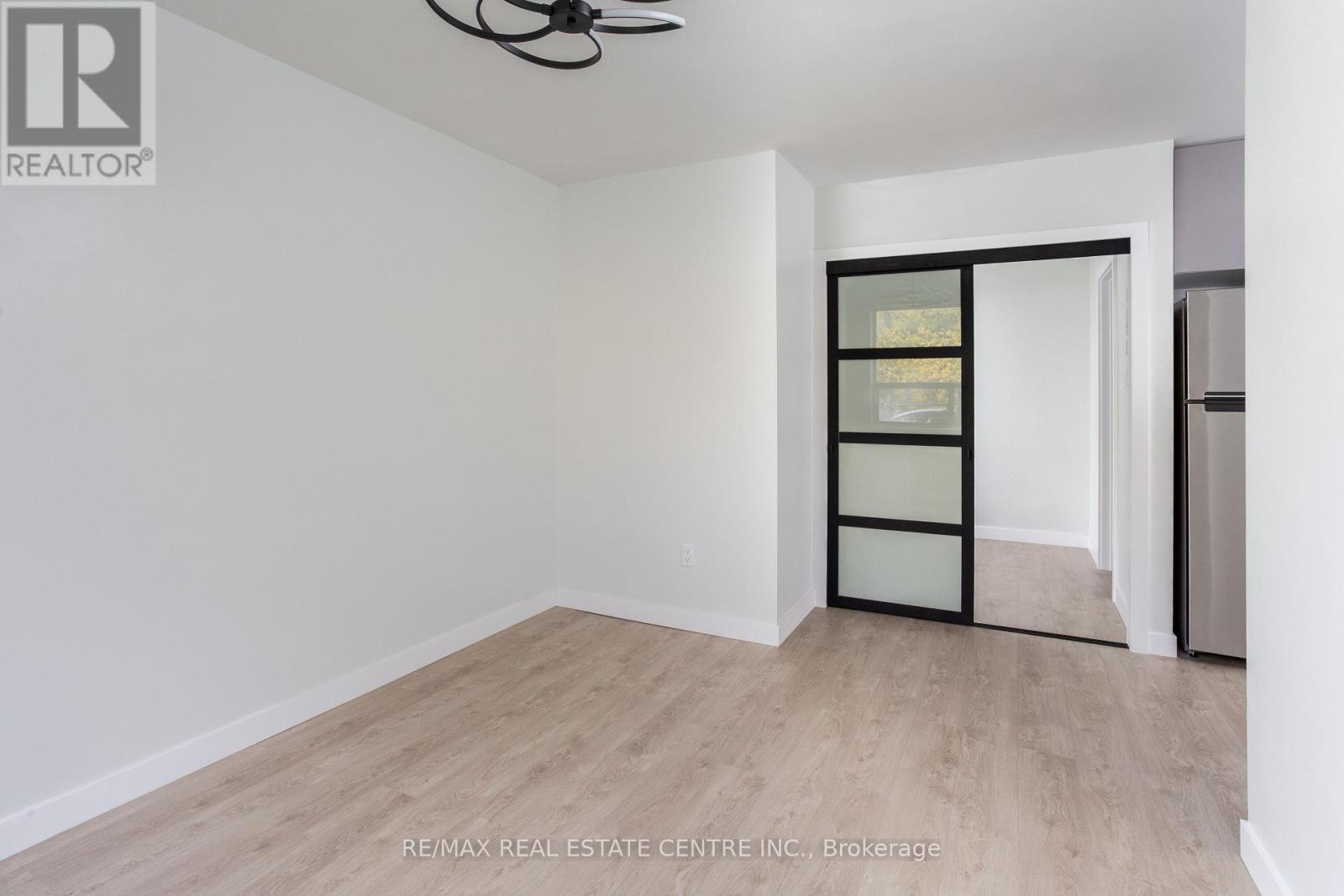 205 - 5 Hill Heights Road E, Toronto, Ontario  M8Y 1Y9 - Photo 3 - W12482411