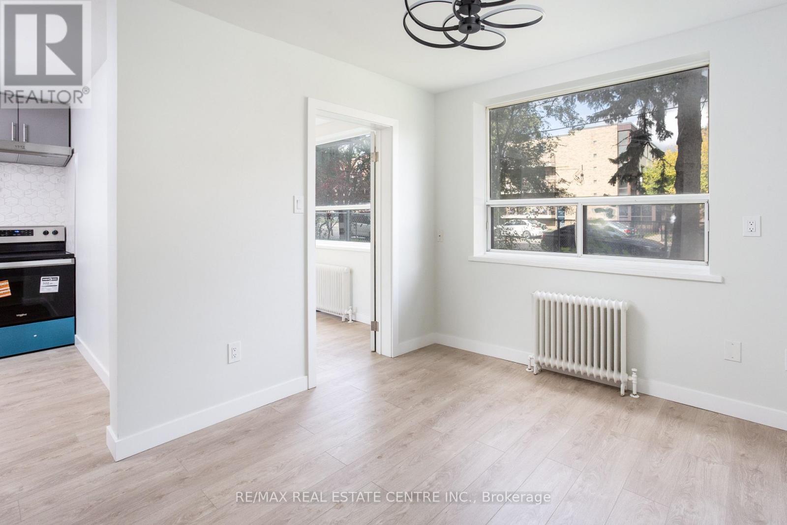 205 - 5 Hill Heights Road E, Toronto, Ontario  M8Y 1Y9 - Photo 5 - W12482411