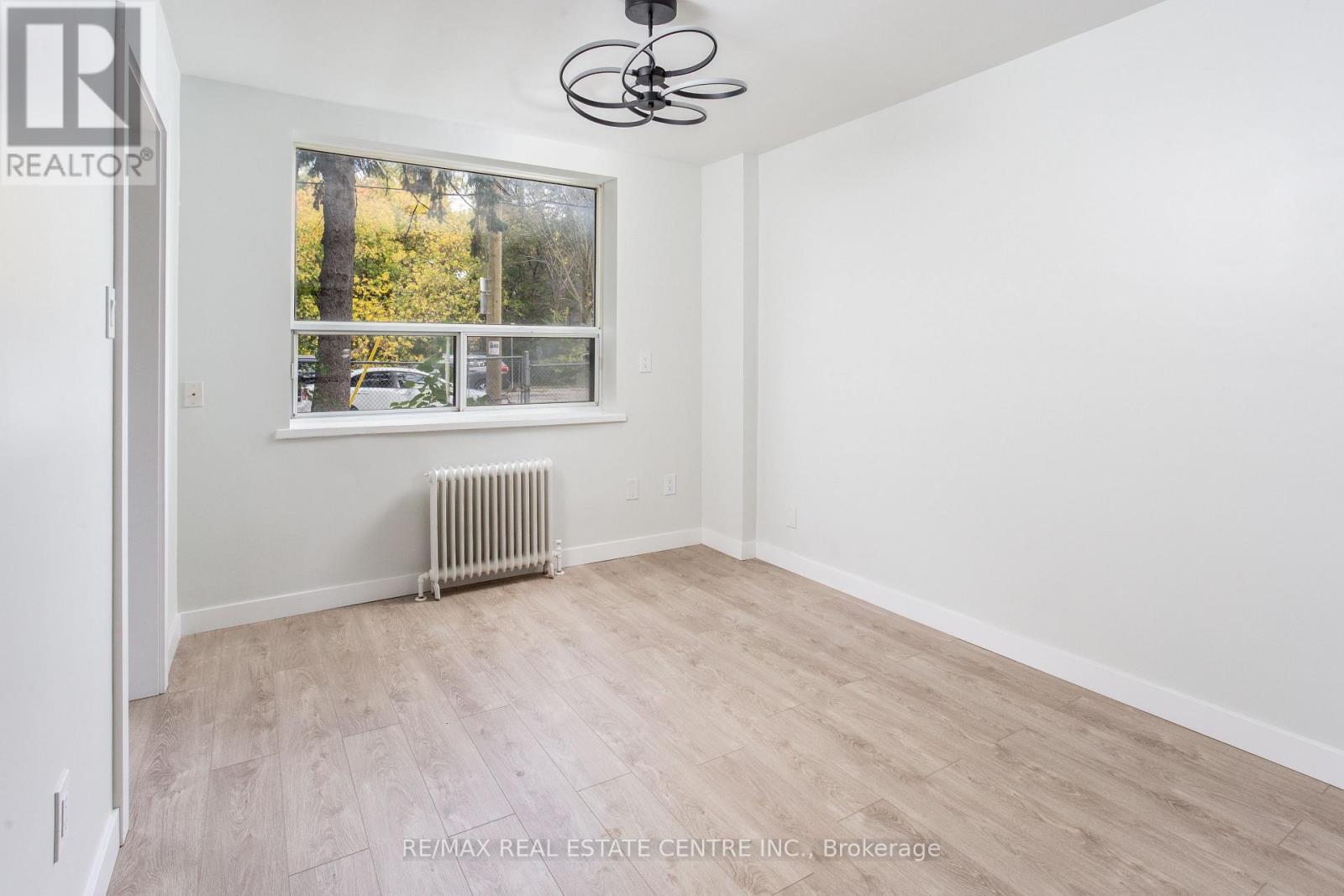 205 - 5 Hill Heights Road E, Toronto, Ontario  M8Y 1Y9 - Photo 7 - W12482411