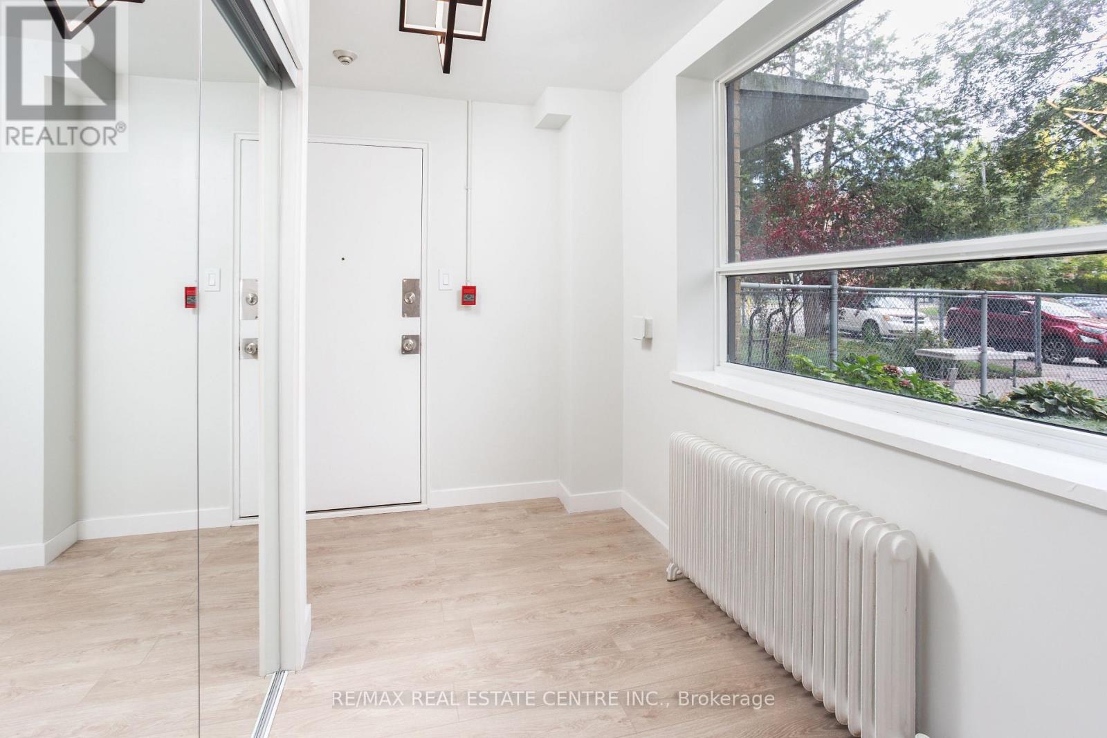205 - 5 Hill Heights Road E, Toronto, Ontario  M8Y 1Y9 - Photo 9 - W12482411