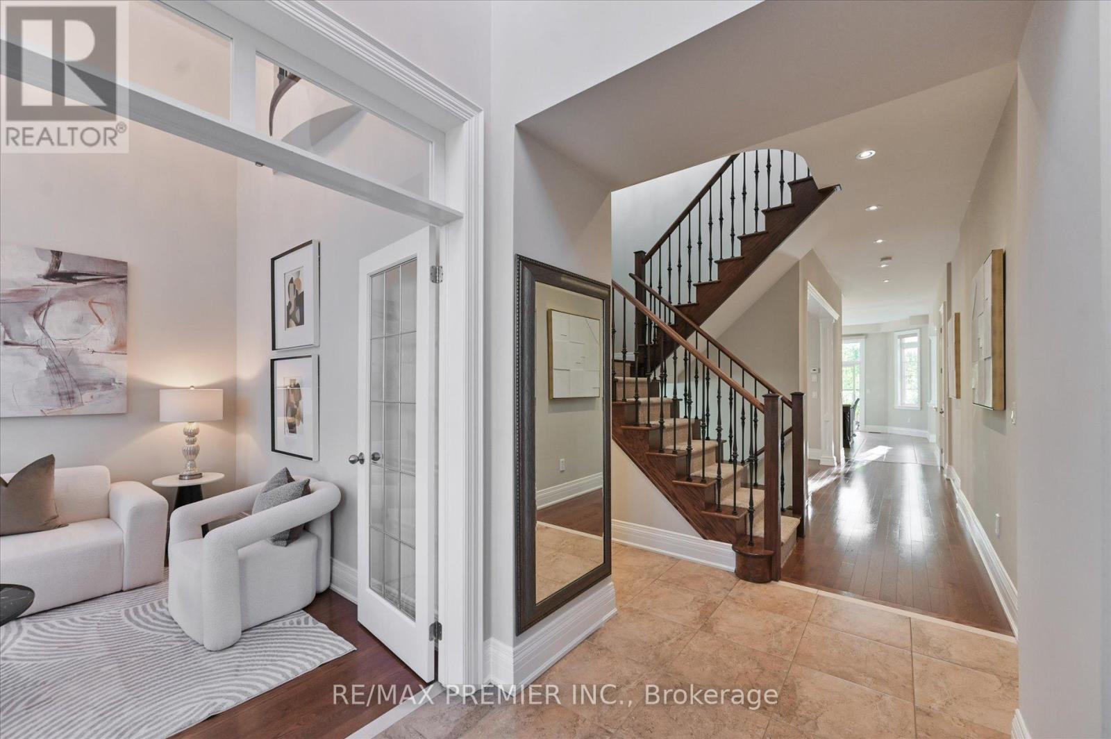 64 Heintzman Crescent, Vaughan, Ontario  L6A 4T1 - Photo 6 - N12465458