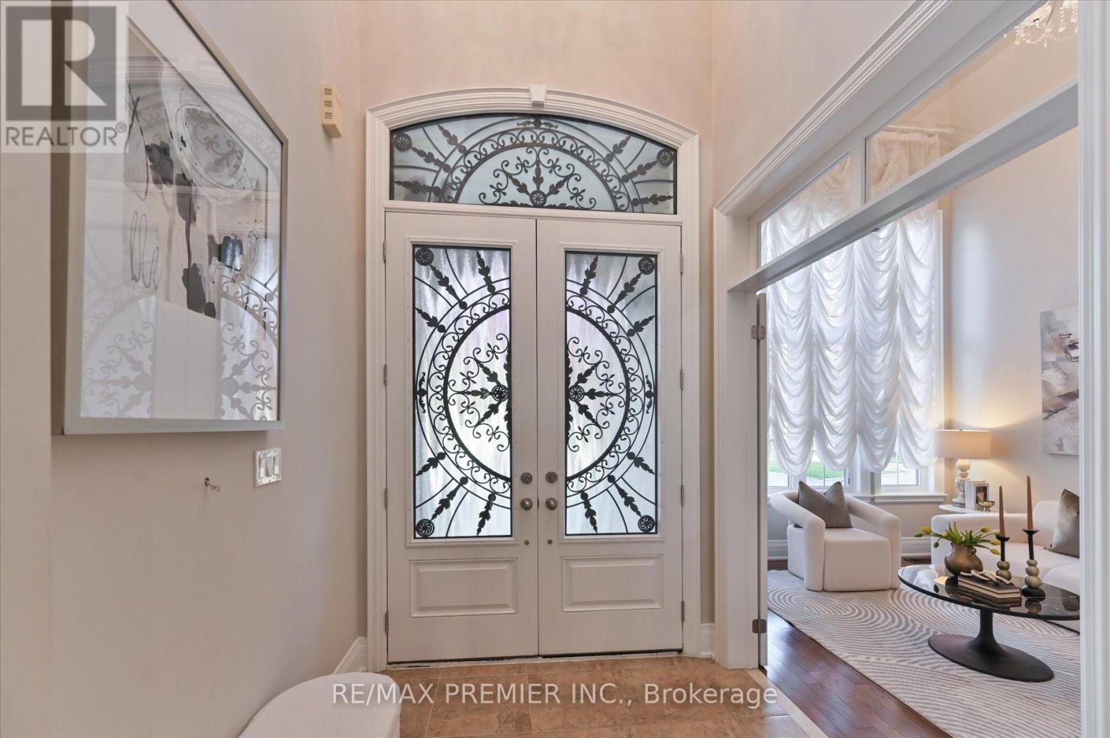 64 Heintzman Crescent, Vaughan, Ontario  L6A 4T1 - Photo 4 - N12465458