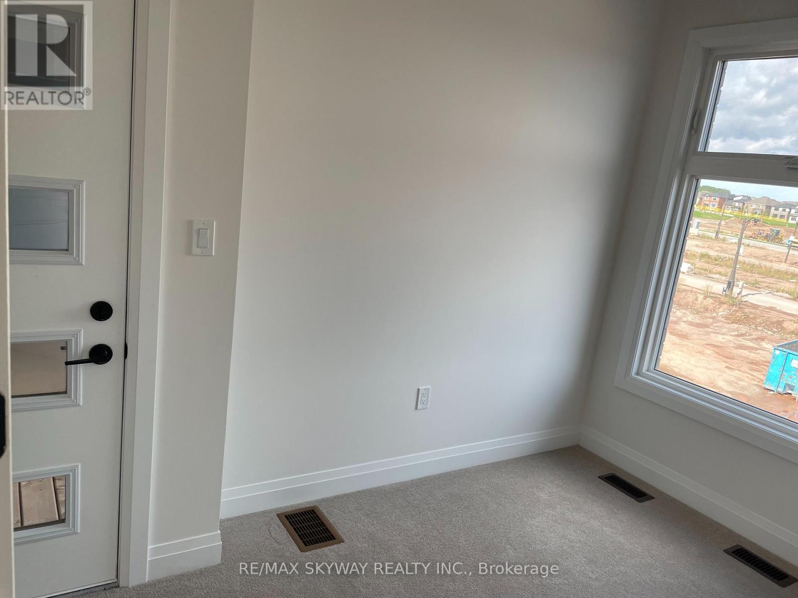 1294 Muller Lane, Oakville, Ontario  L6H 7Z2 - Photo 13 - W12470131