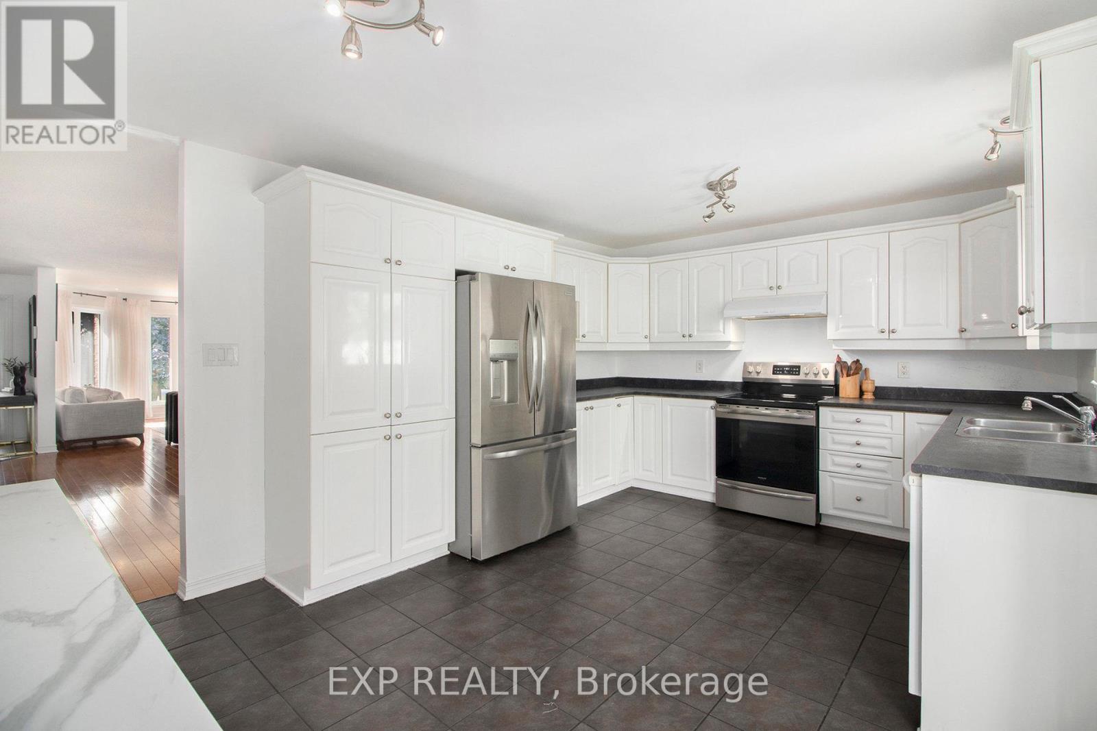 234 Sandra Crescent, Clarence-Rockland, Ontario  K4K 1R6 - Photo 10 - X12429756