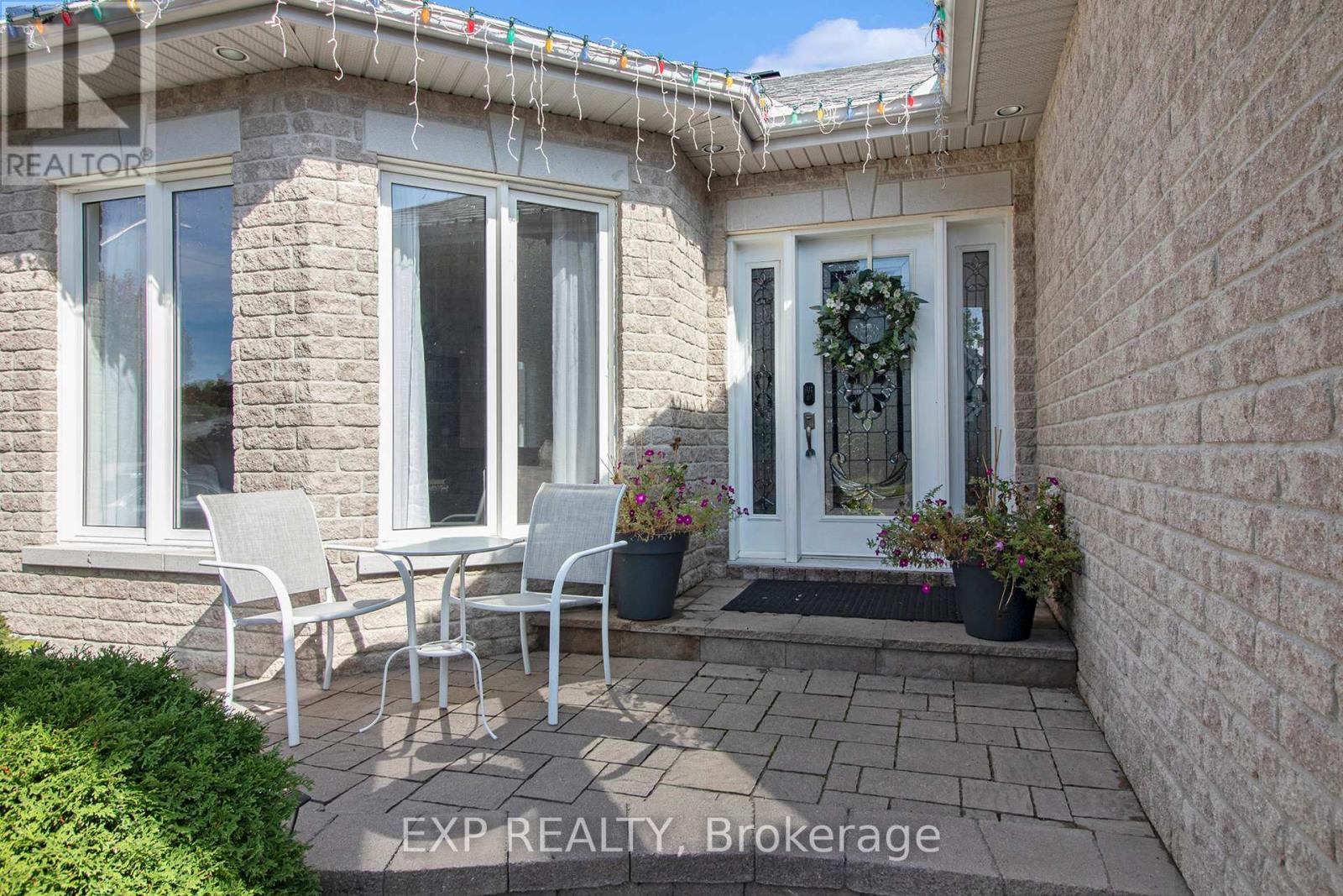 234 Sandra Crescent, Clarence-Rockland, Ontario  K4K 1R6 - Photo 2 - X12429756