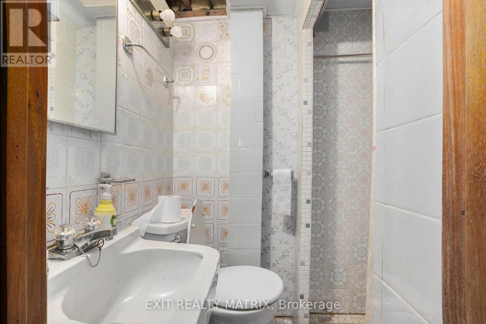 404 Maria Goretti Circle, Ottawa, Ontario  K1L 6S4 - Photo 12 - X12482441