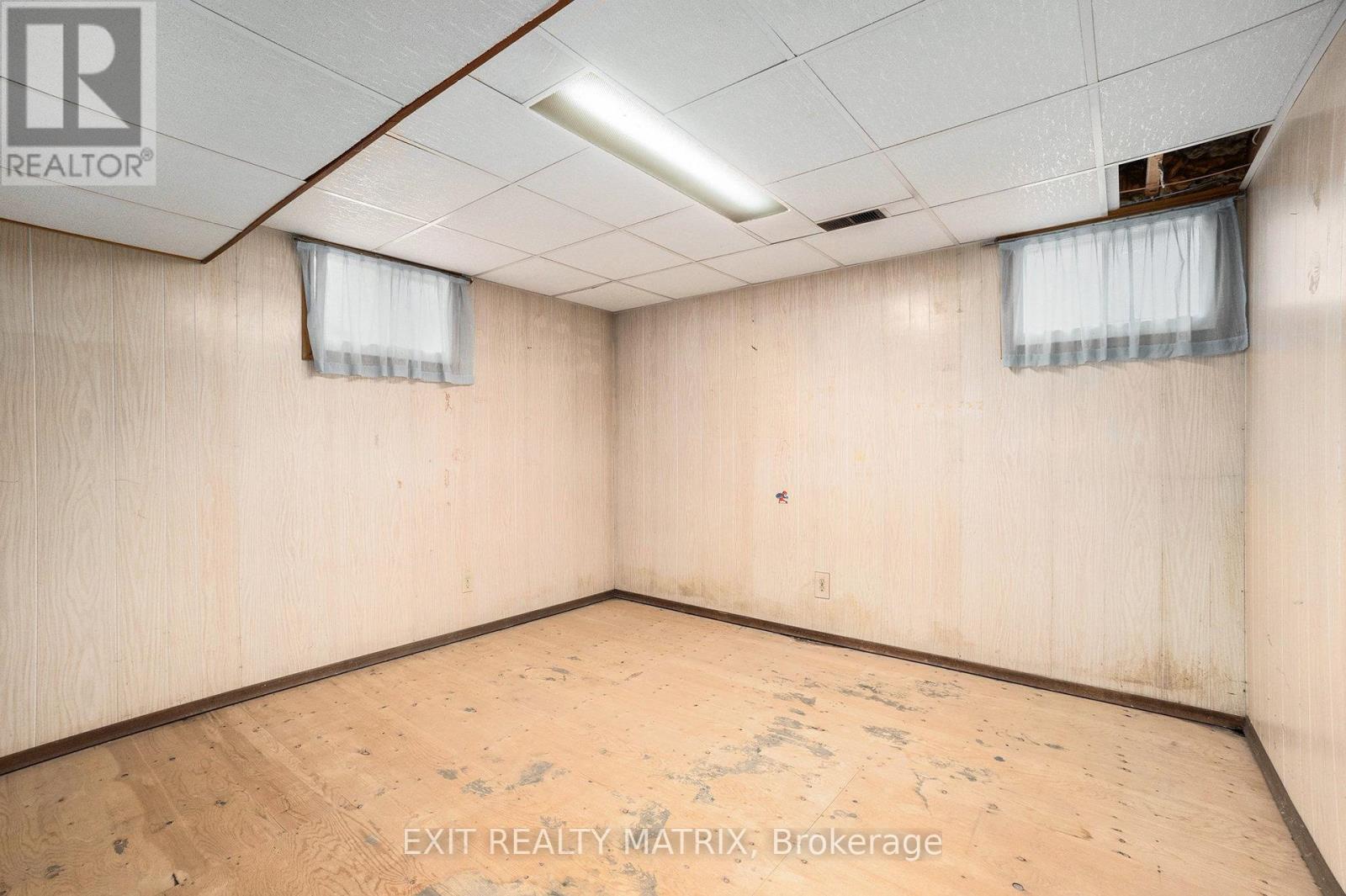 404 Maria Goretti Circle, Ottawa, Ontario  K1L 6S4 - Photo 15 - X12482441