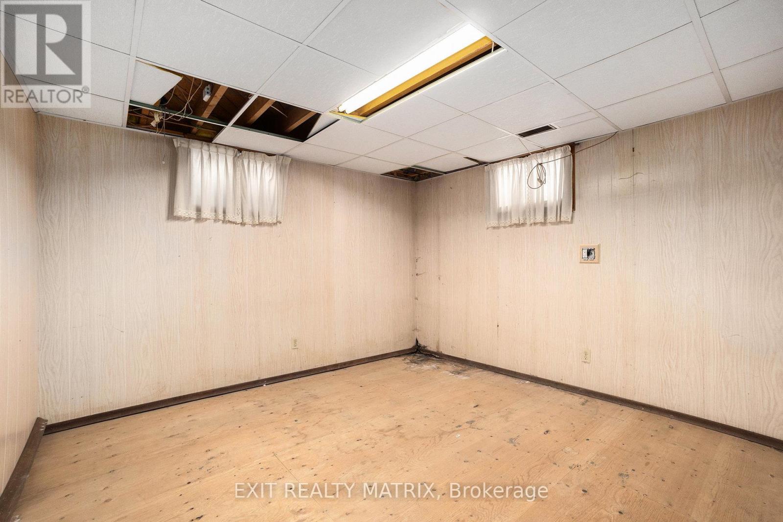 404 Maria Goretti Circle, Ottawa, Ontario  K1L 6S4 - Photo 16 - X12482441
