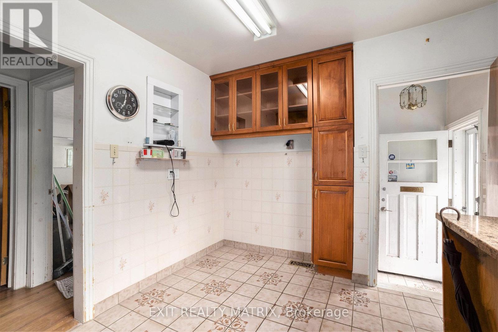 404 Maria Goretti Circle, Ottawa, Ontario  K1L 6S4 - Photo 6 - X12482441
