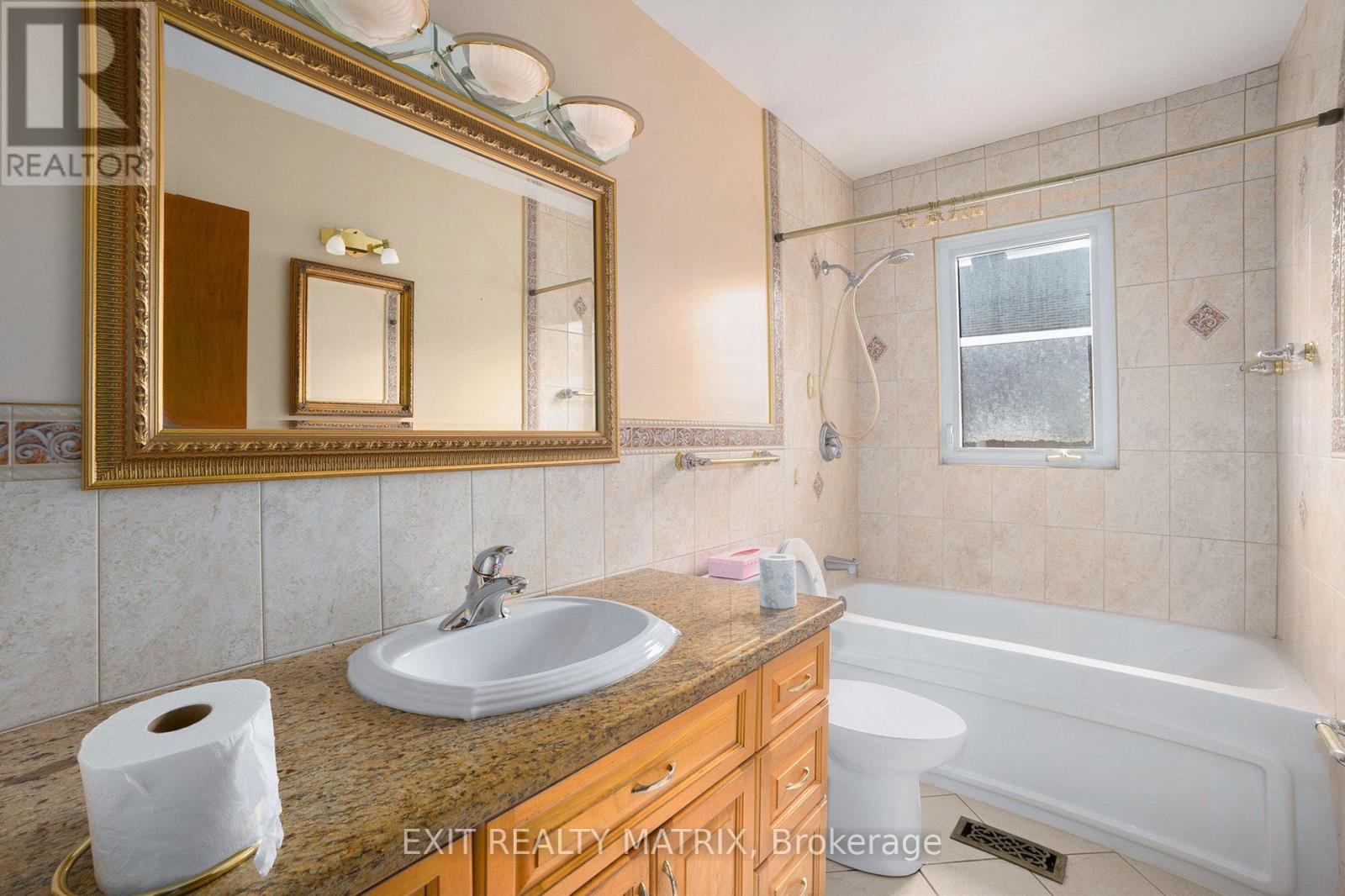 404 Maria Goretti Circle, Ottawa, Ontario  K1L 6S4 - Photo 8 - X12482441