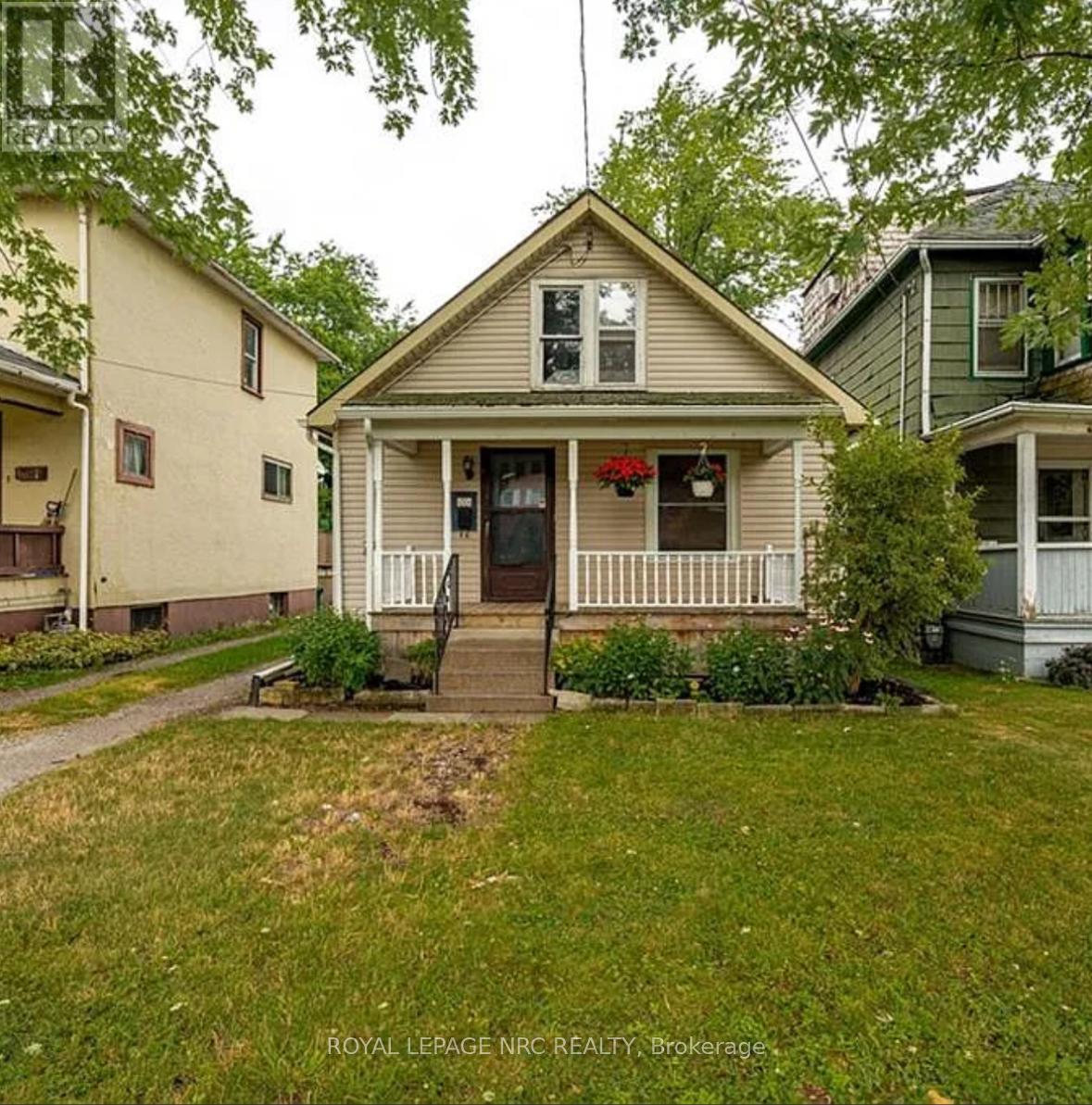 154 Maple Avenue N, Welland, Ontario  L3C 5G4 - Photo 1 - X12482438