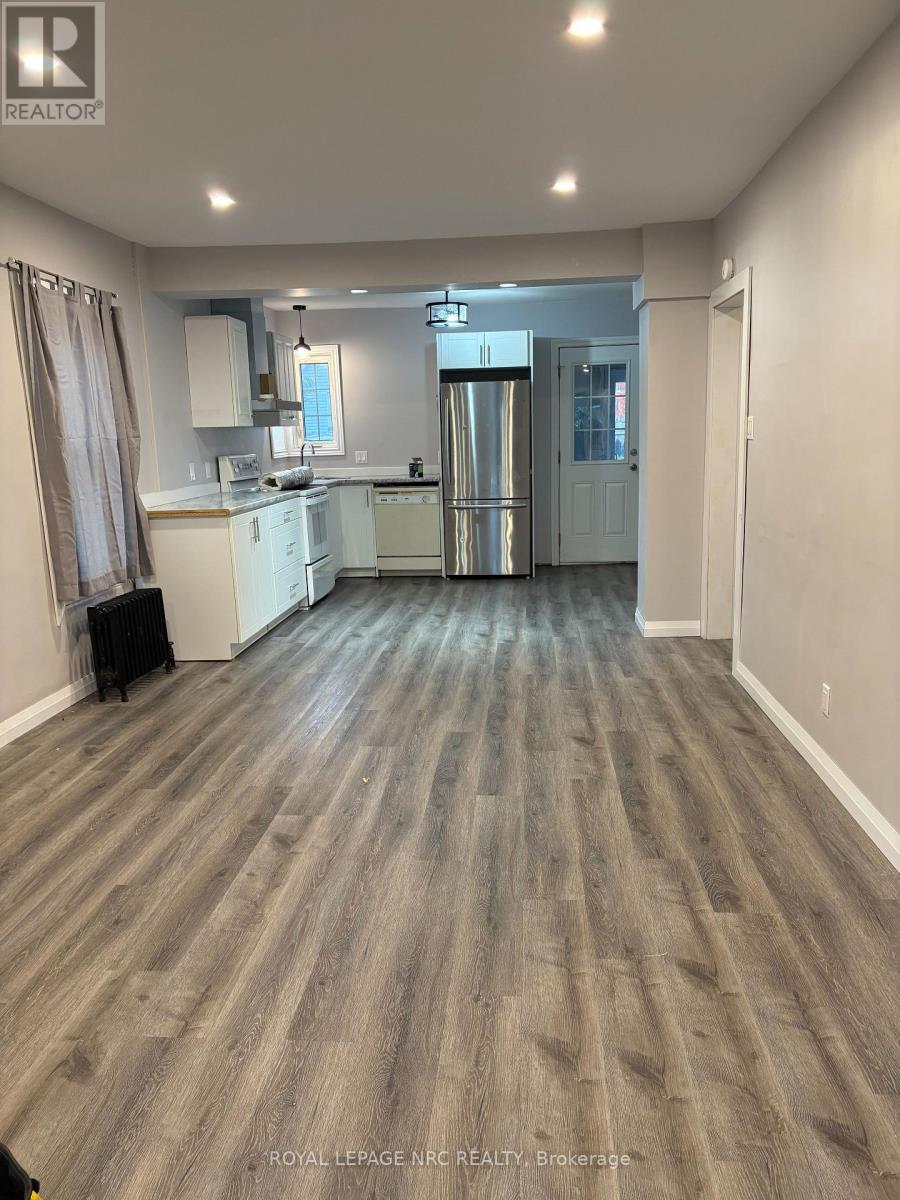 154 Maple Avenue N, Welland, Ontario  L3C 5G4 - Photo 4 - X12482438