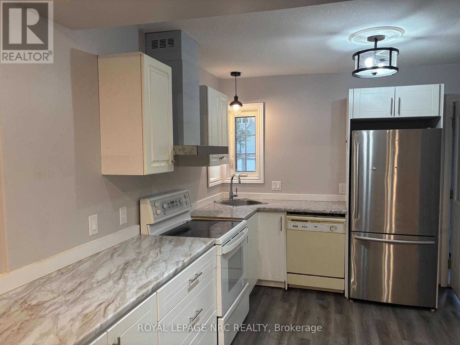 154 Maple Avenue N, Welland, Ontario  L3C 5G4 - Photo 5 - X12482438