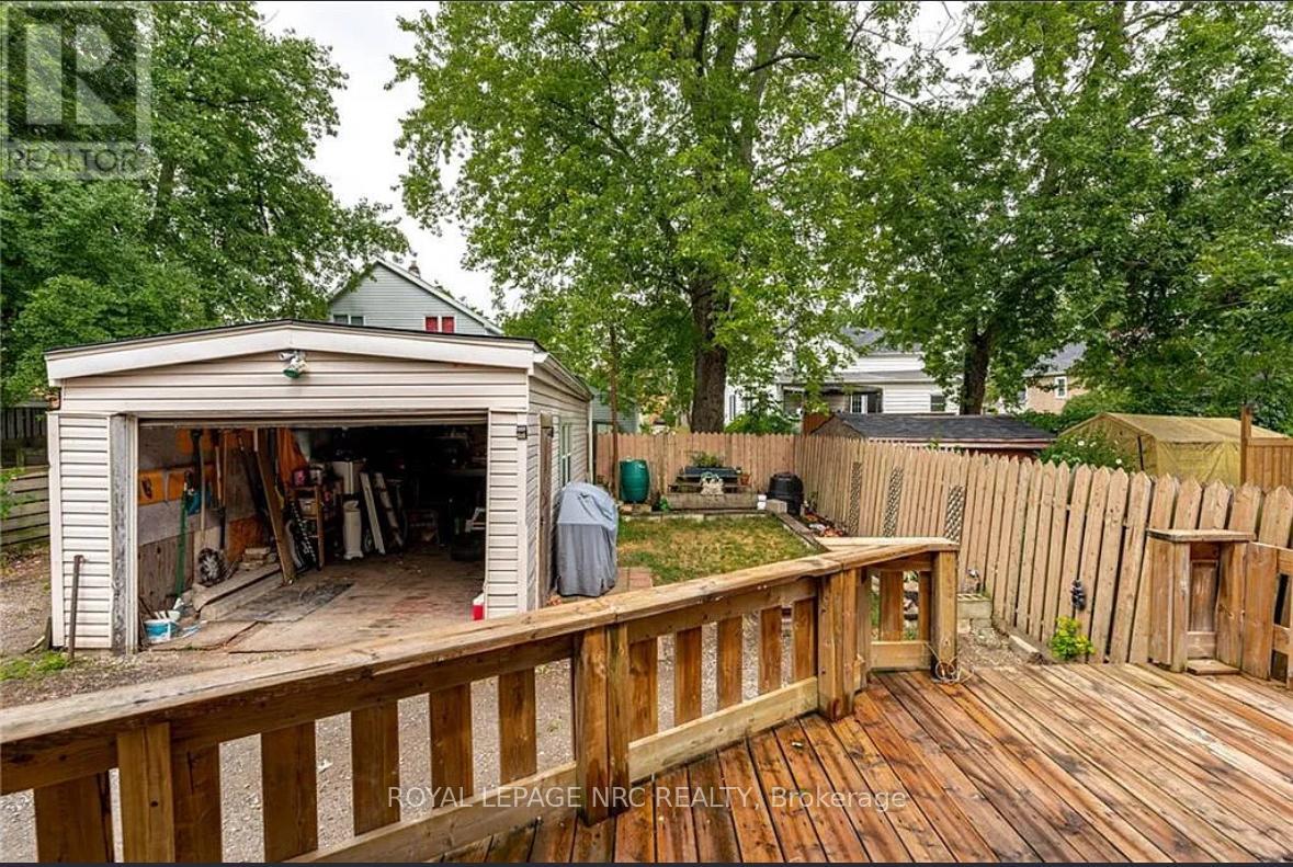 154 Maple Avenue N, Welland, Ontario  L3C 5G4 - Photo 9 - X12482438