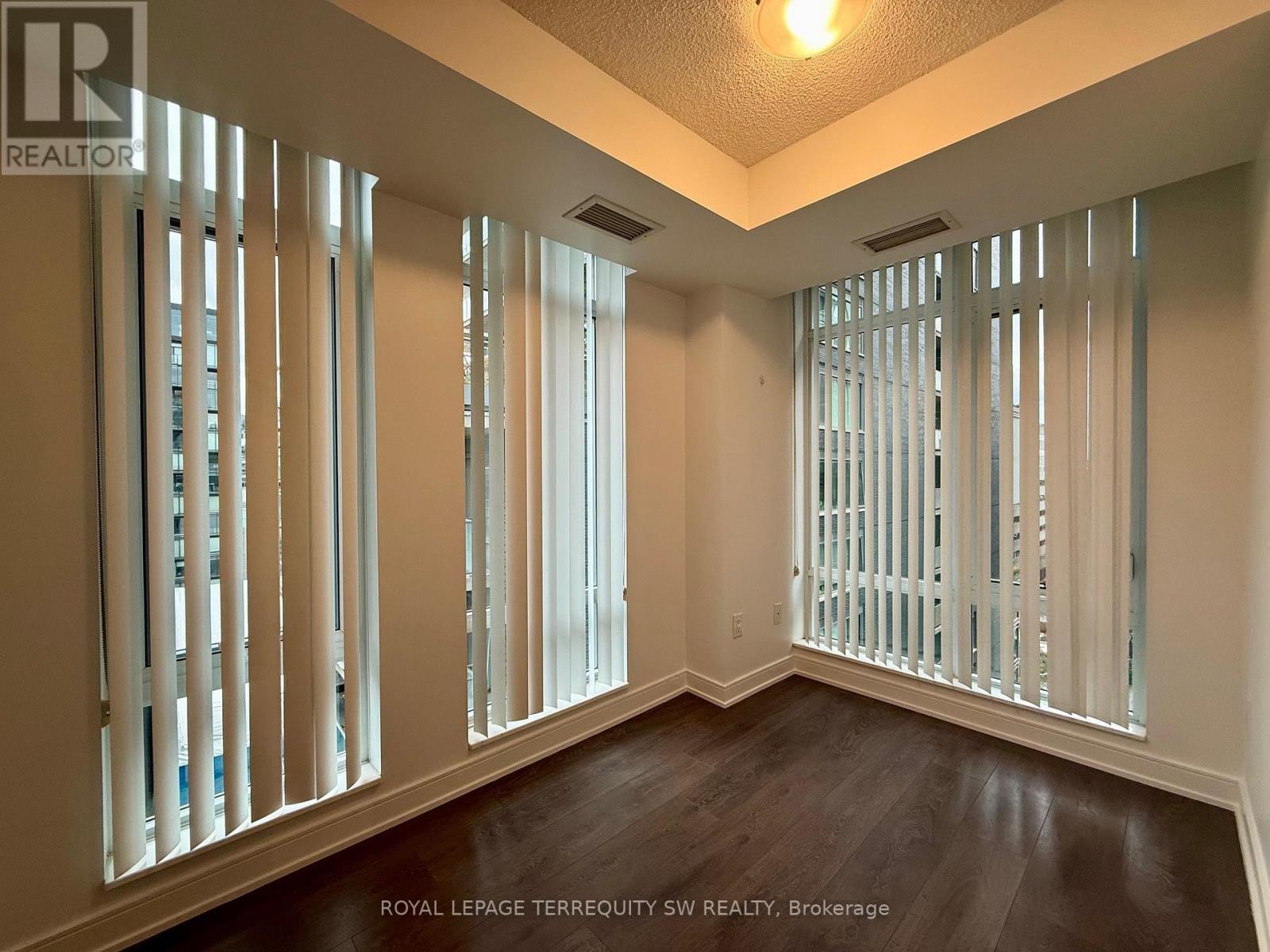 1129 - 525 Adelaide Street W, Toronto, Ontario  M6E 1B1 - Photo 4 - C12482446