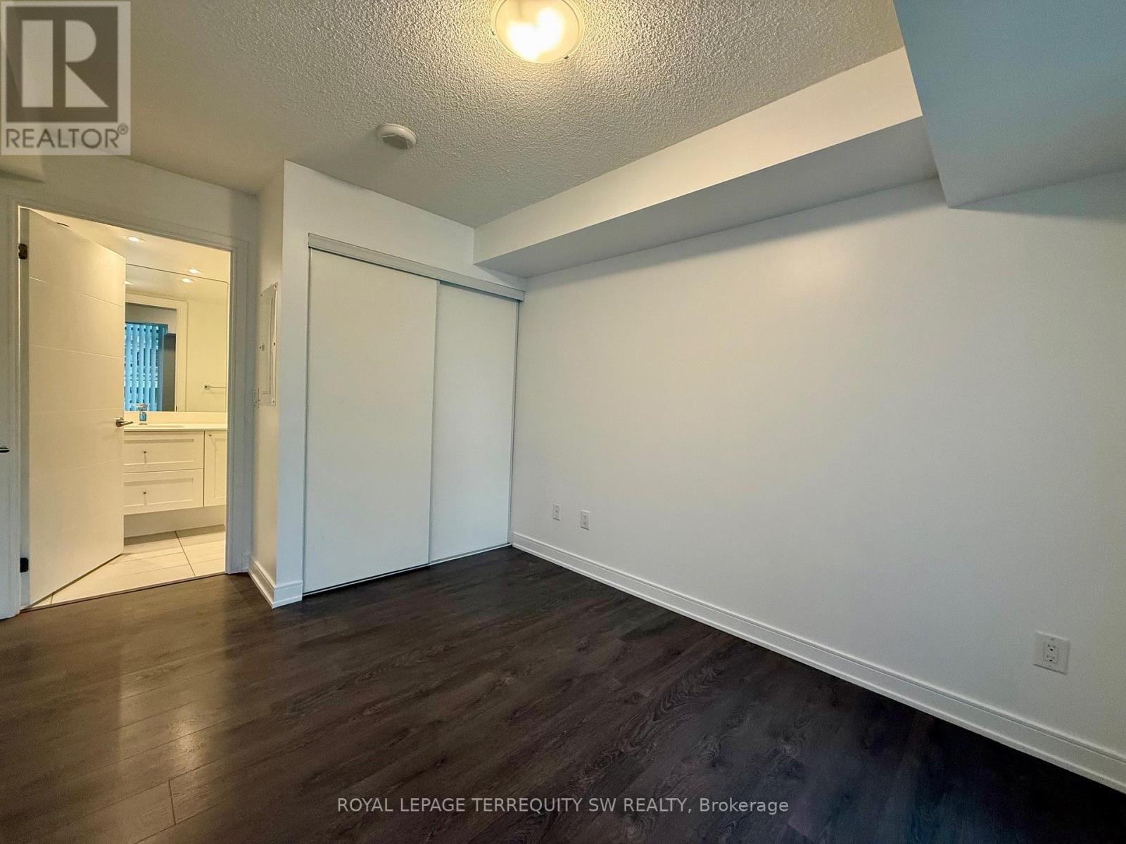 1129 - 525 Adelaide Street W, Toronto, Ontario  M6E 1B1 - Photo 5 - C12482446