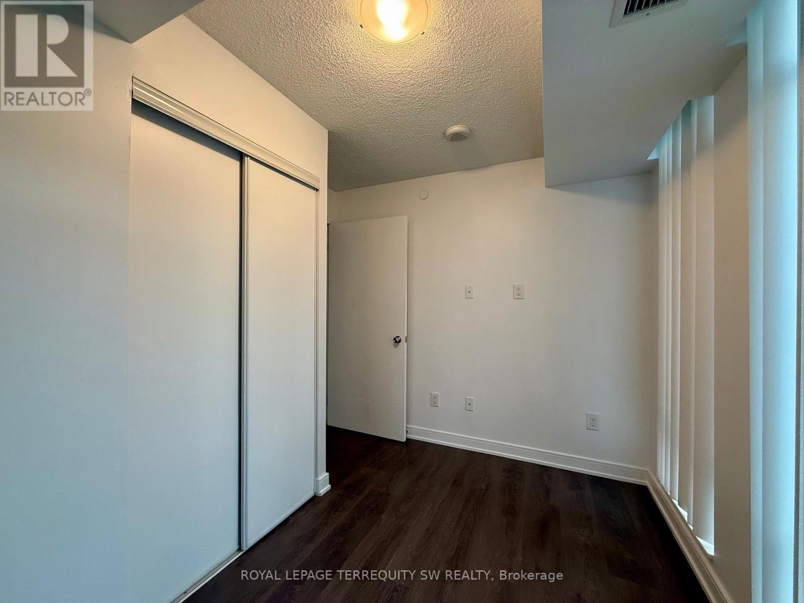 1129 - 525 Adelaide Street W, Toronto, Ontario  M6E 1B1 - Photo 8 - C12482446