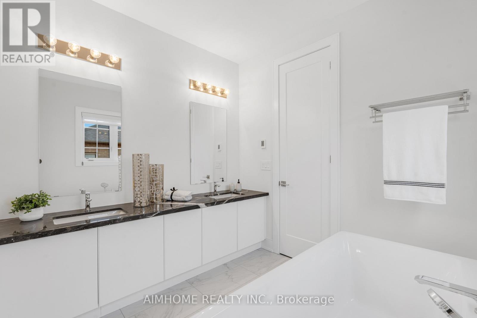 27 William Logan Drive, Richmond Hill, Ontario  L4E 1K3 - Photo 22 - N12482448