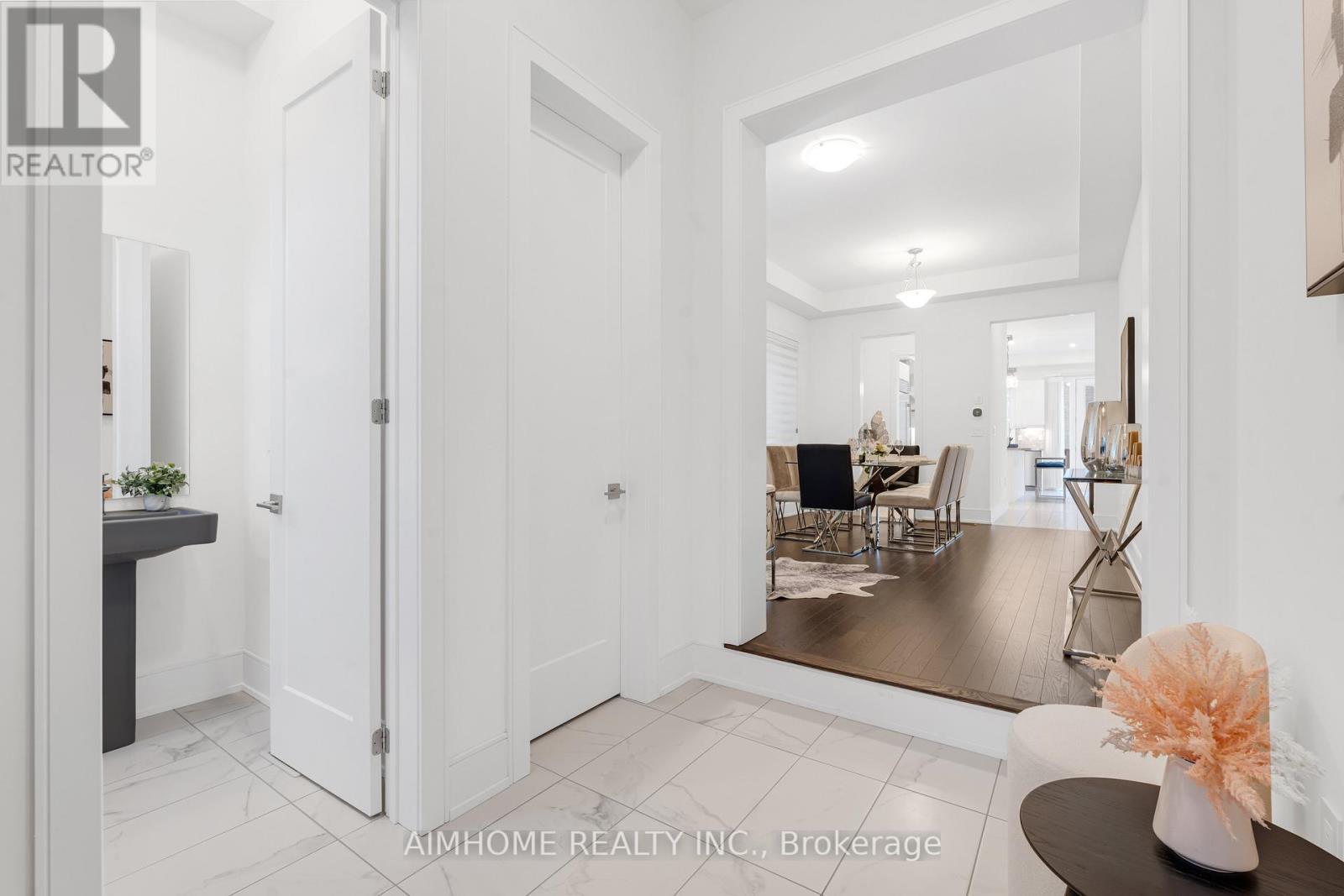 27 William Logan Drive, Richmond Hill, Ontario  L4E 1K3 - Photo 4 - N12482448