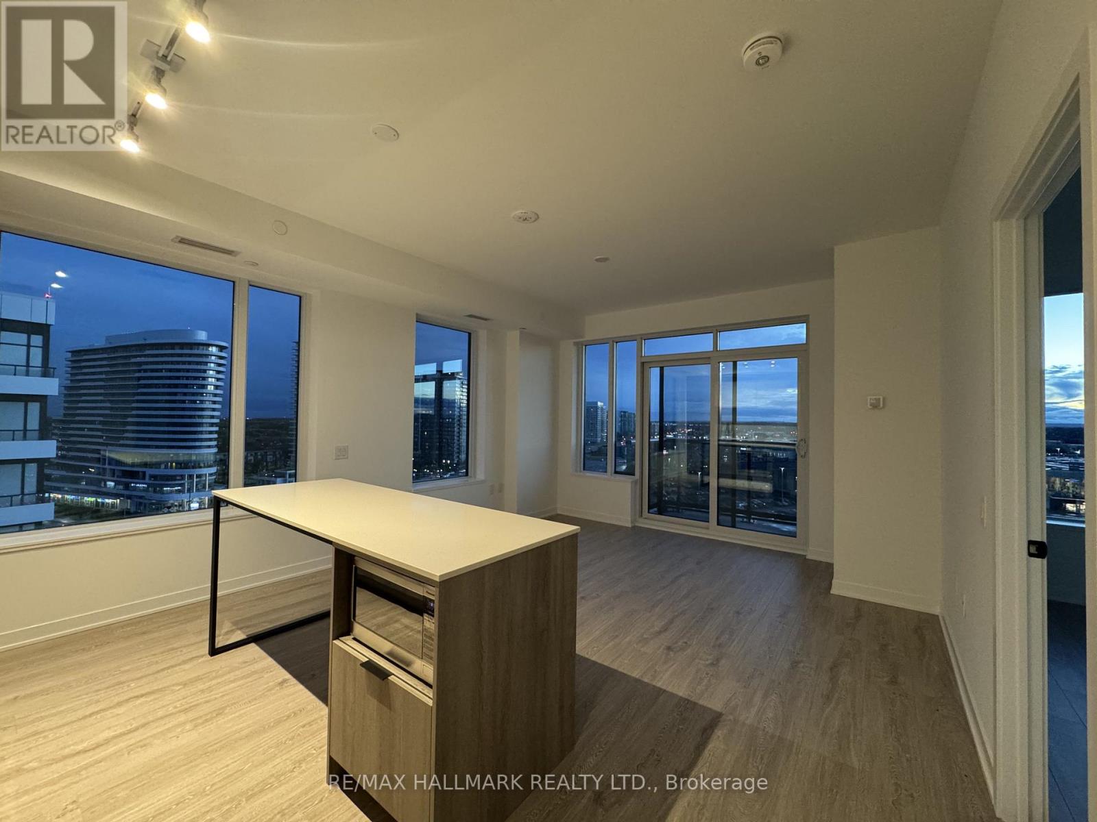 1404 - 2495 Eglinton Avenue W, Mississauga, Ontario  L5M 2T2 - Photo 8 - W12482455