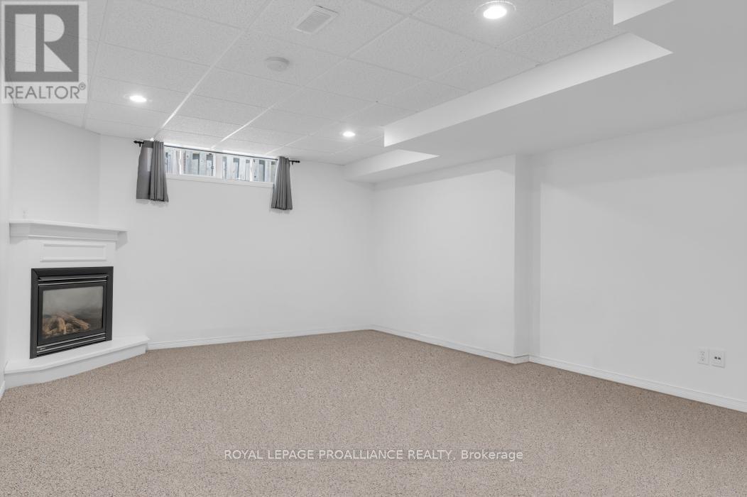 35 Loraine Avenue, Quinte West, Ontario K8V 6R4 - Photo 25 - X12482367