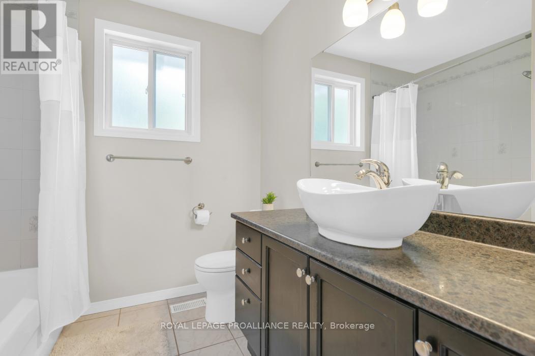 35 Loraine Avenue, Quinte West, Ontario K8V 6R4 - Photo 23 - X12482367