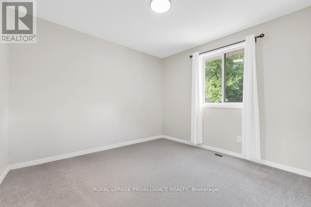 35 Loraine Avenue, Quinte West, Ontario K8V 6R4 - Photo 20 - X12482367