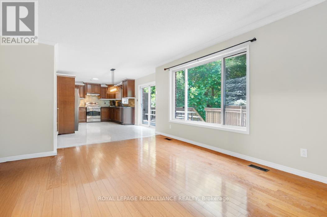 35 Loraine Avenue, Quinte West, Ontario K8V 6R4 - Photo 11 - X12482367